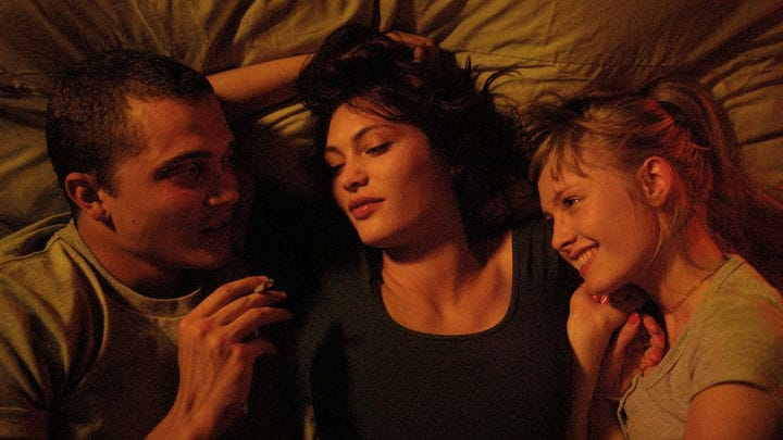 10 лучших сексуальных фильмов Netflix, чтобы "расслабиться" с Android Authority