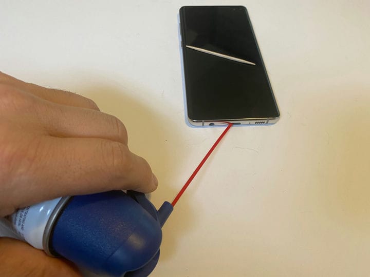 Comment nettoyer le port USB-C de votre téléphone ou de votre ordinateur portable
